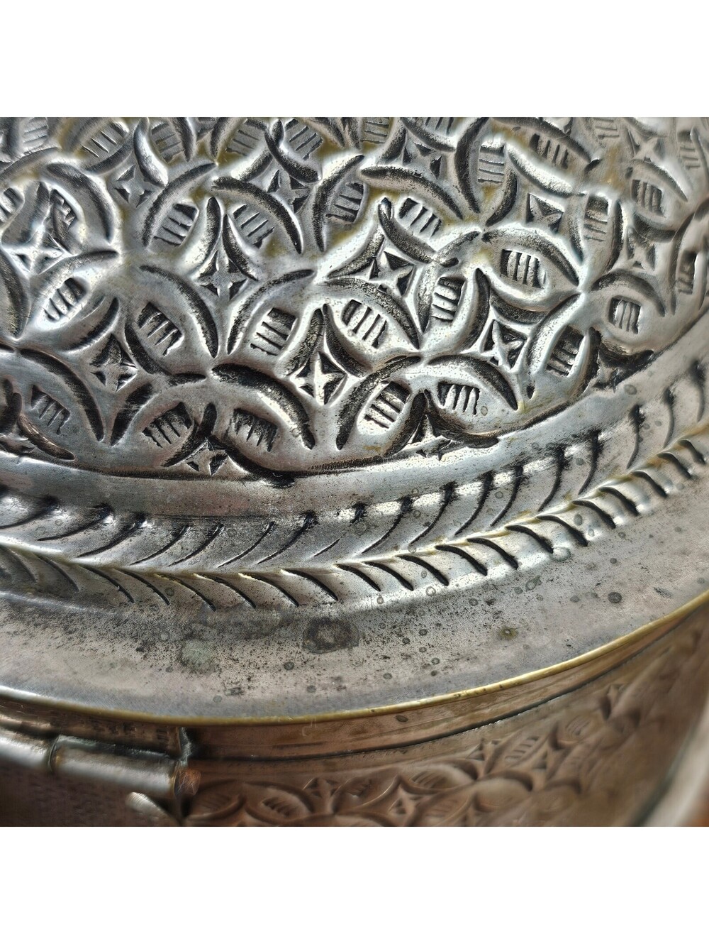Vintage India Embossed Round Locking Jewelry Trinket Box 5" - Picture 12 of 15
